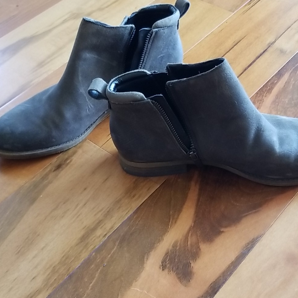 Boots - Picture 3 of 4